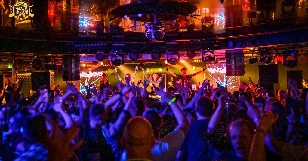 90s Night #226 - INTERNATIONAL
